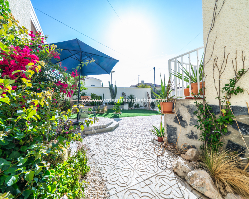 Venta - Chalet Independiente - Urb. La Marina