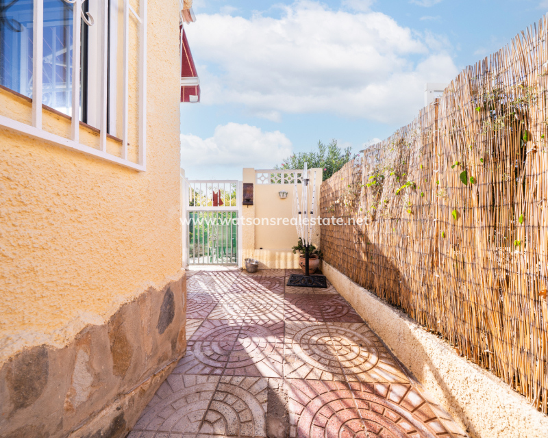 Venta - Chalet Independiente - Urb. La Marina