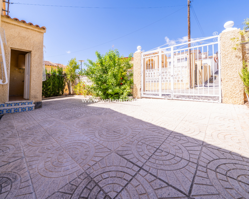 Venta - Chalet Independiente - Urb. La Marina