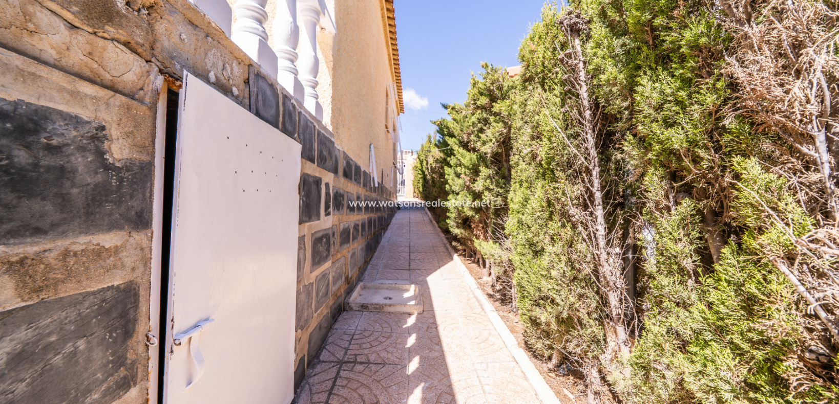 Venta - Chalet Independiente - Urb. La Marina