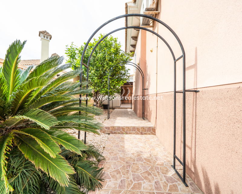 Venta - Chalet Independiente - Urb. La Marina