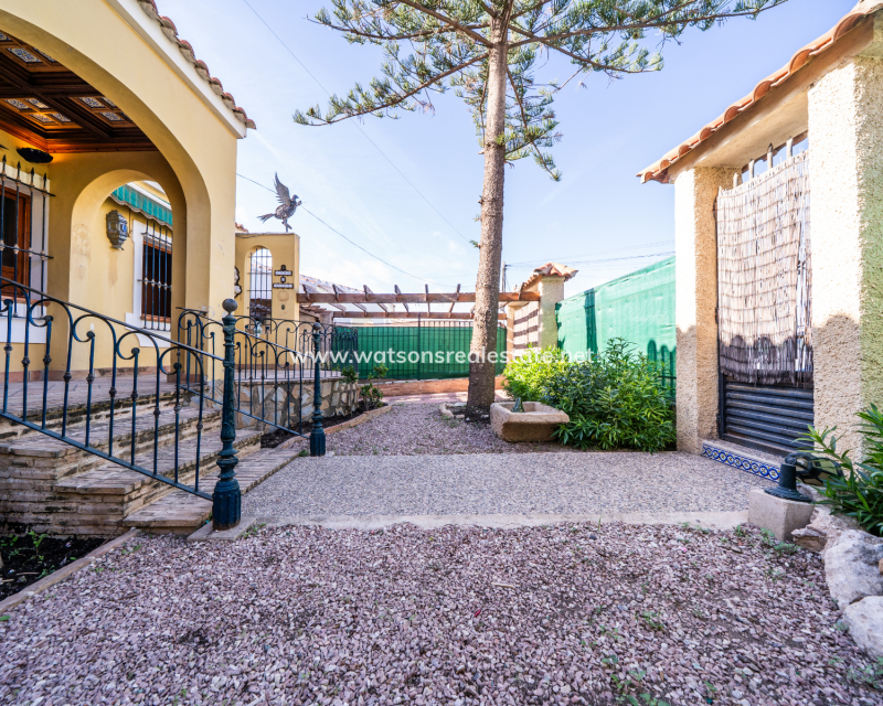 Venta - Chalet Independiente - Urb. La Marina