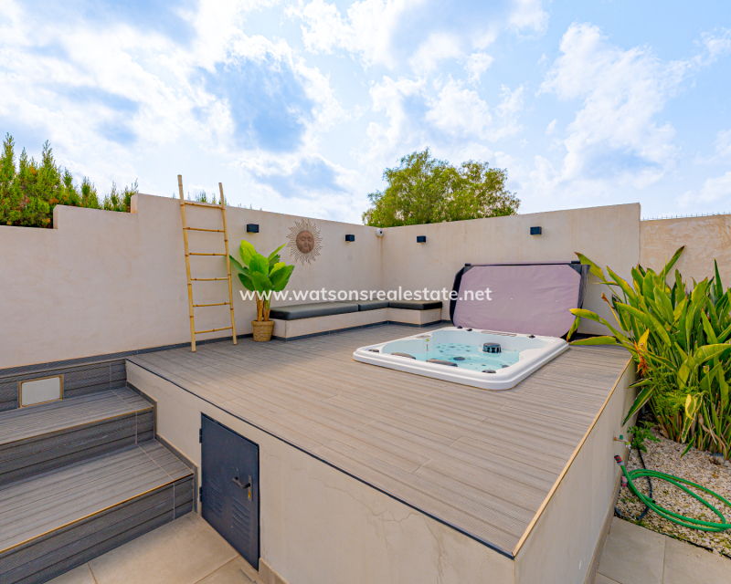 Venta - Chalet Independiente - Urb. La Marina