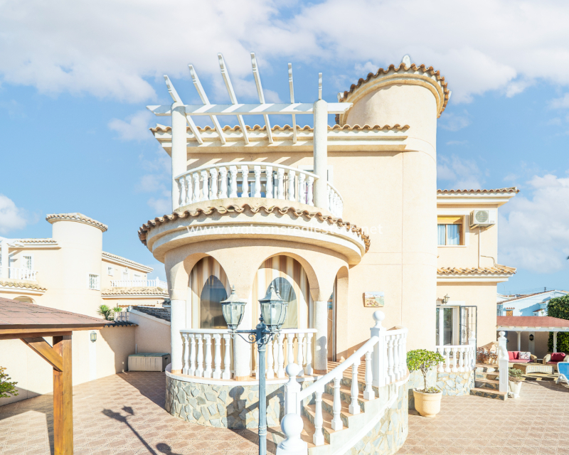 Venta - Chalet Independiente - Urb. La Marina