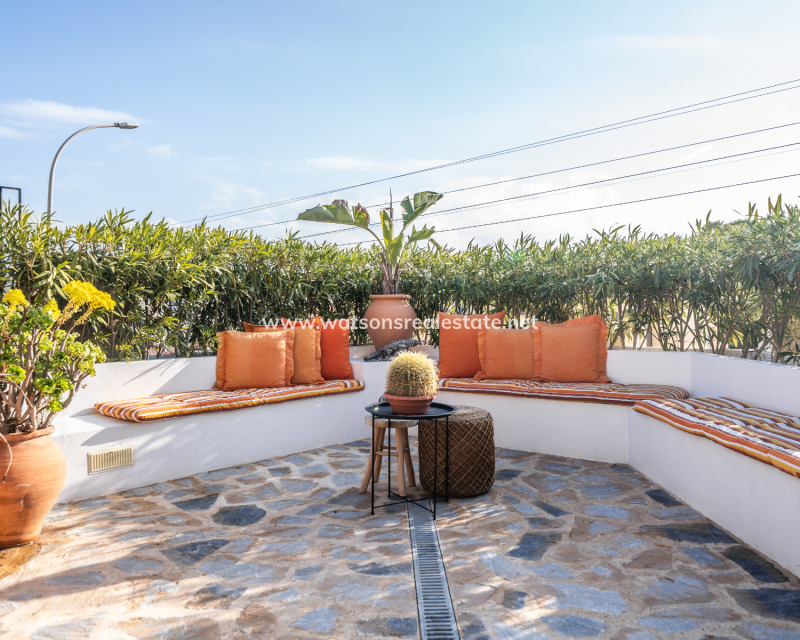 Venta - Chalet Independiente - Urb. La Marina