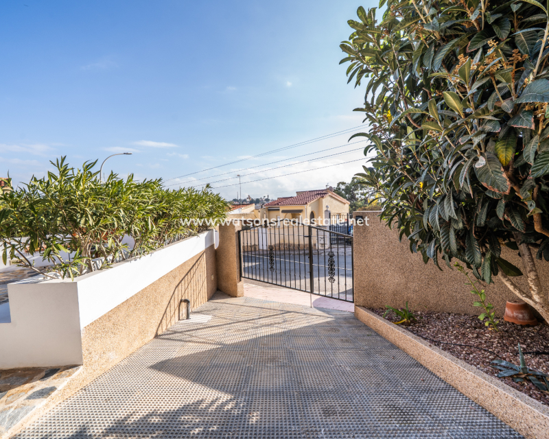 Venta - Chalet Independiente - Urb. La Marina