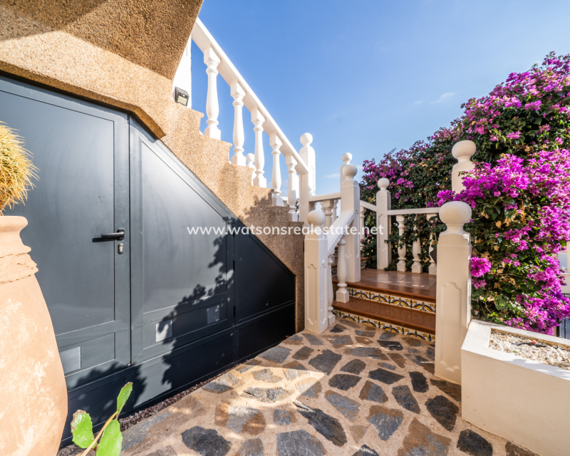 Venta - Chalet Independiente - Urb. La Marina