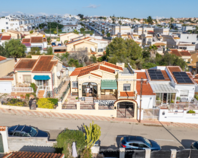 Venta - Chalet Independiente - Urb. La Marina