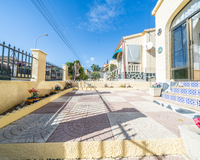 Venta - Chalet Independiente - Urb. La Marina