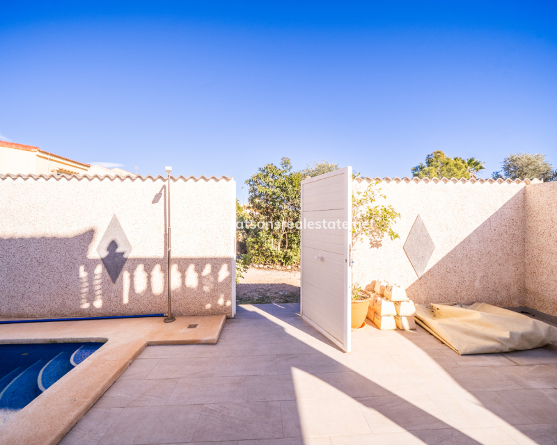 Venta - Chalet Independiente - Urb. La Marina