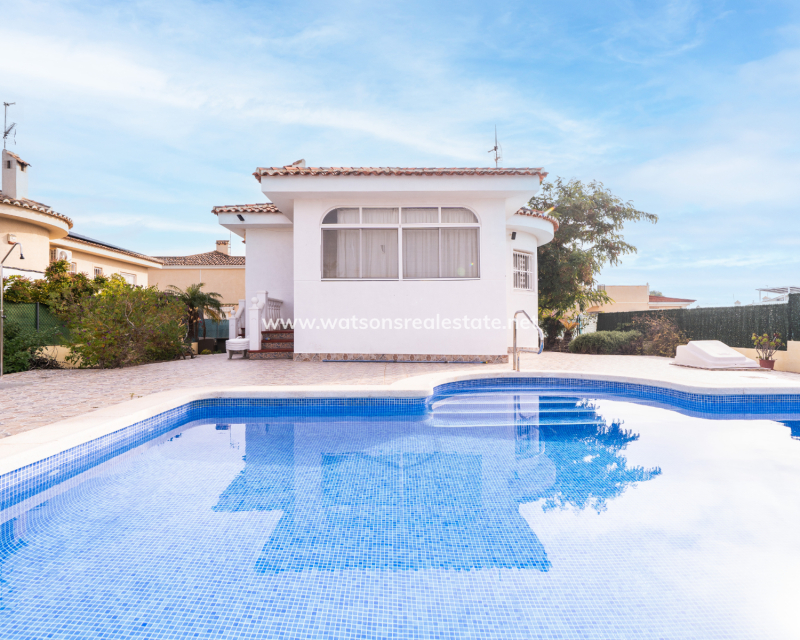 Venta - Chalet Independiente - Urb. La Marina