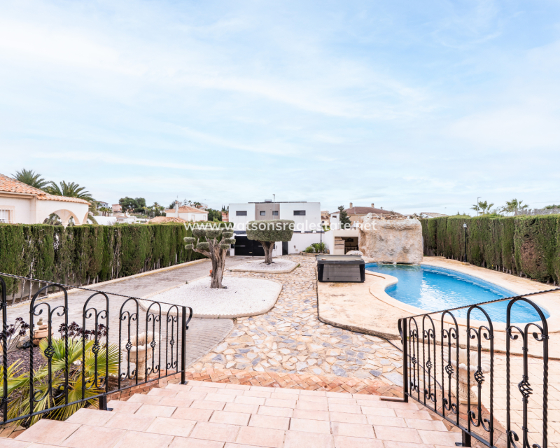 Venta - Chalet Independiente - Urb. La Marina