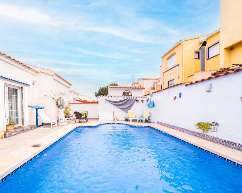 Venta - Chalet Independiente - Urb. La Marina