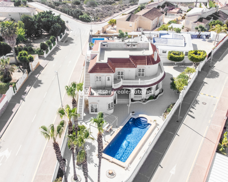 Venta - Chalet Independiente - Urb. La Marina