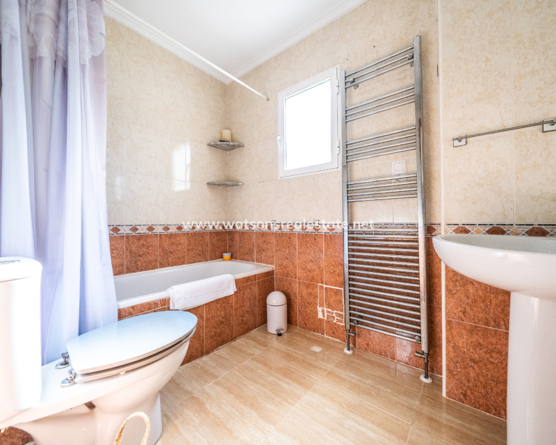 Venta - Chalet Independiente - Urb. La Marina