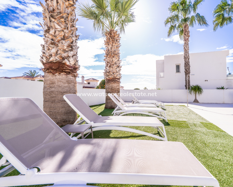 Venta - Chalet Independiente - Urb. La Marina