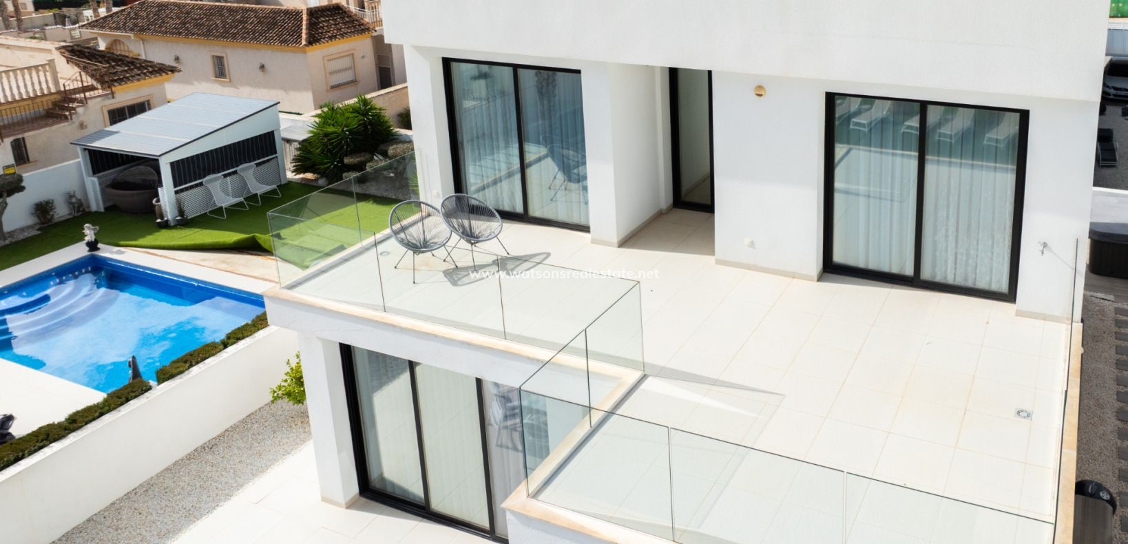 Venta - Chalet Independiente - Urb. La Marina