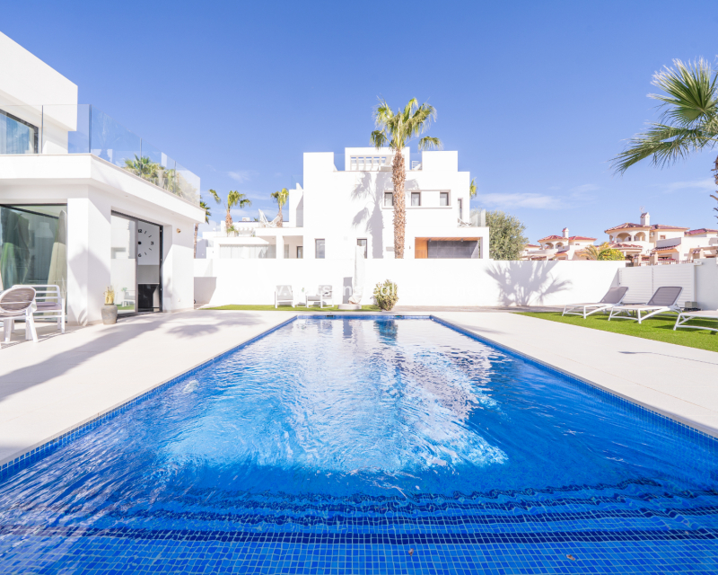 Venta - Chalet Independiente - Urb. La Marina