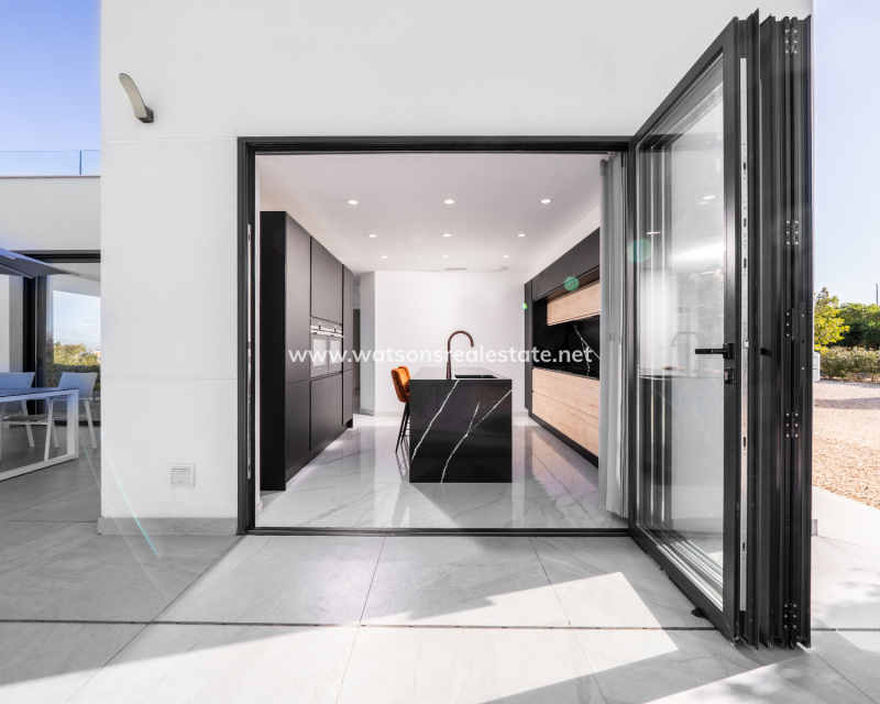 Venta - Chalet Independiente - Urb. La Marina