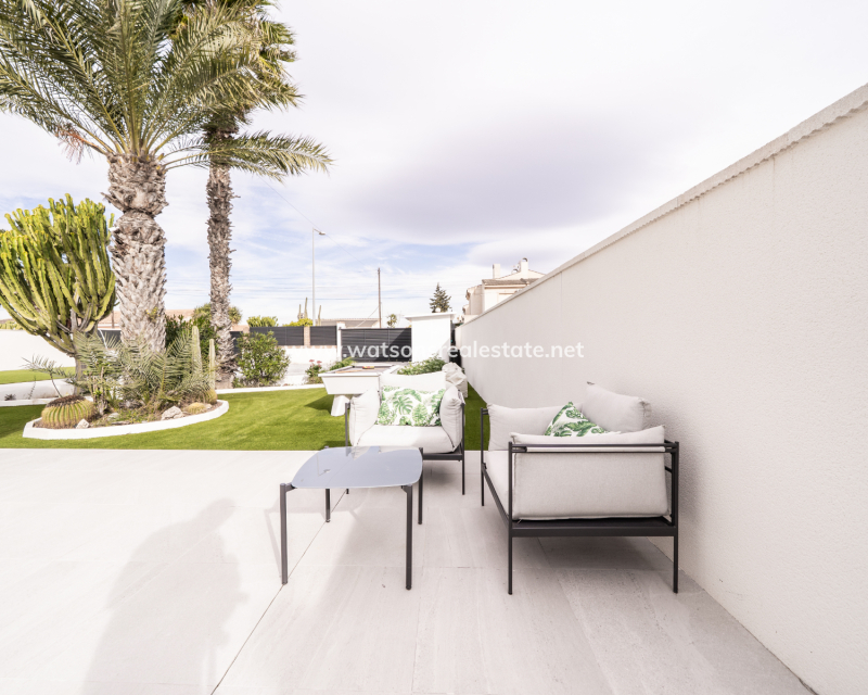 Venta - Chalet Independiente - Urb. La Marina