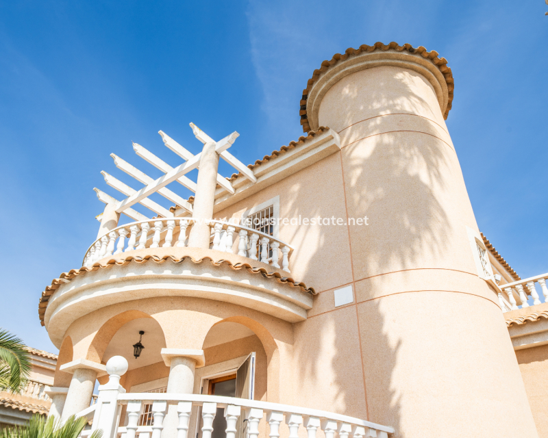 Venta - Chalet Independiente - Urb. La Marina