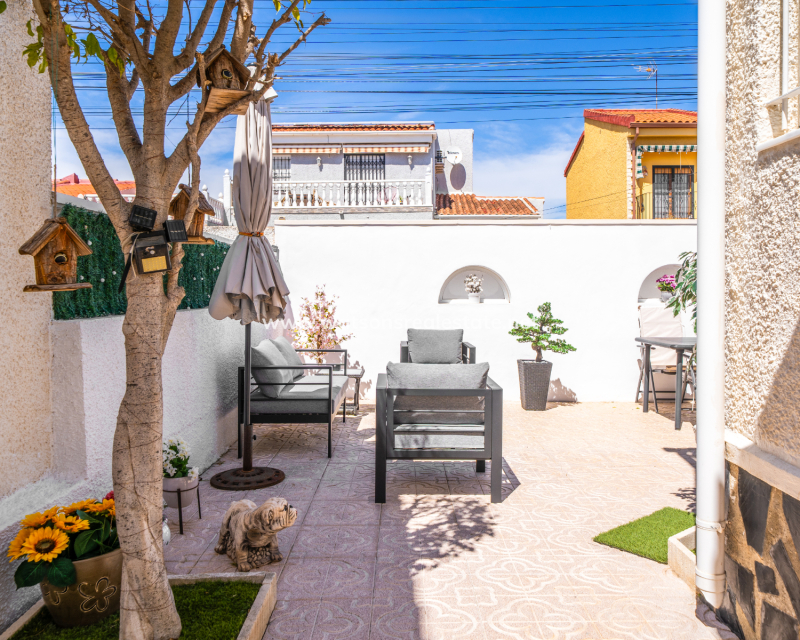 Venta - Chalet Independiente - Urb. La Marina