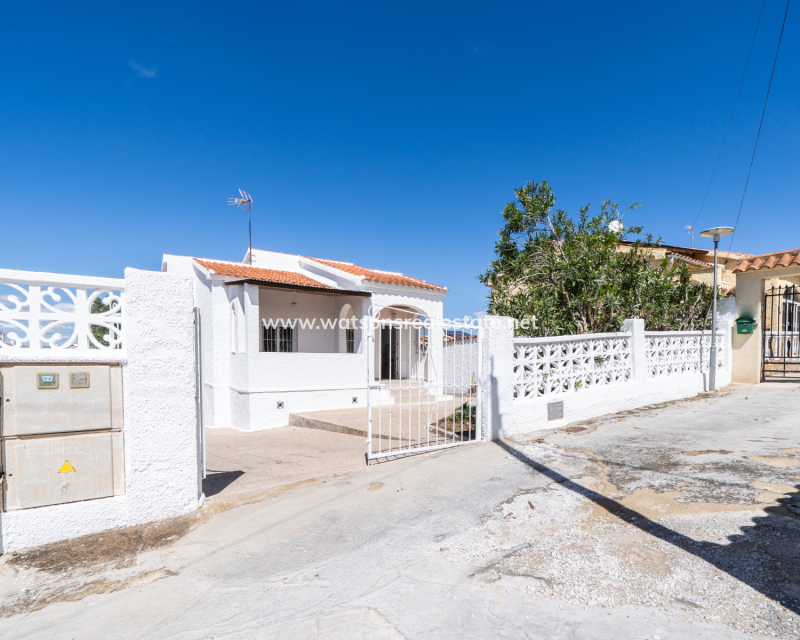Venta - Chalet Independiente - Urb. La Marina