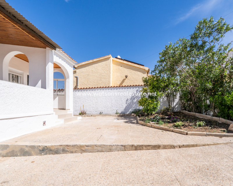 Venta - Chalet Independiente - Urb. La Marina