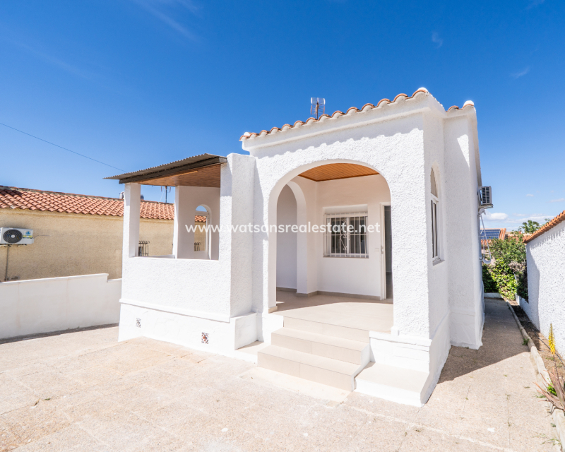 Venta - Chalet Independiente - Urb. La Marina