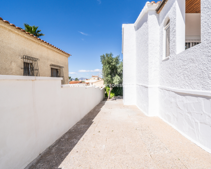 Venta - Chalet Independiente - Urb. La Marina