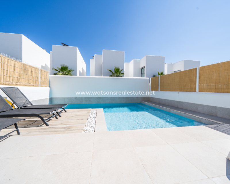 Venta - Chalet Independiente - Urb. La Marina