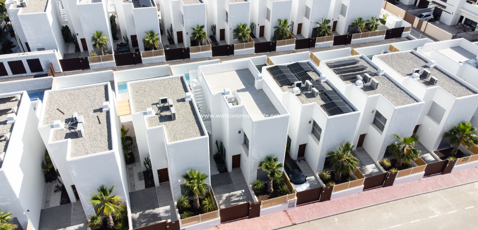 Venta - Chalet Independiente - Urb. La Marina