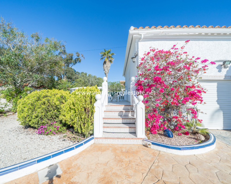 Venta - Chalet Independiente - Urb. La Marina