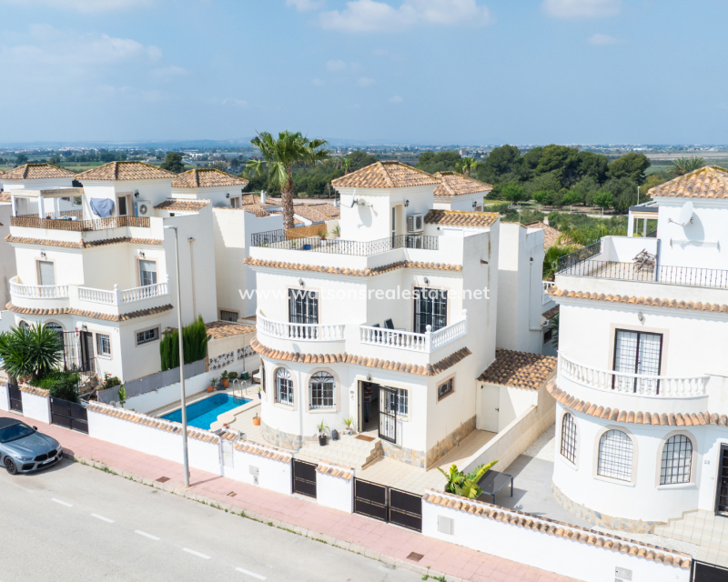 Venta - Chalet Independiente - Urb. La Marina