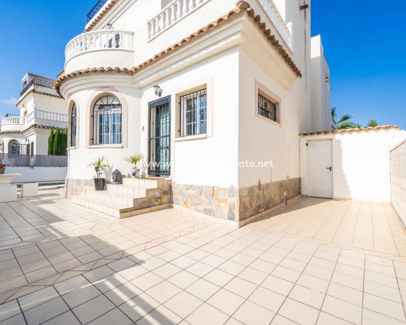 Venta - Chalet Independiente - Urb. La Marina