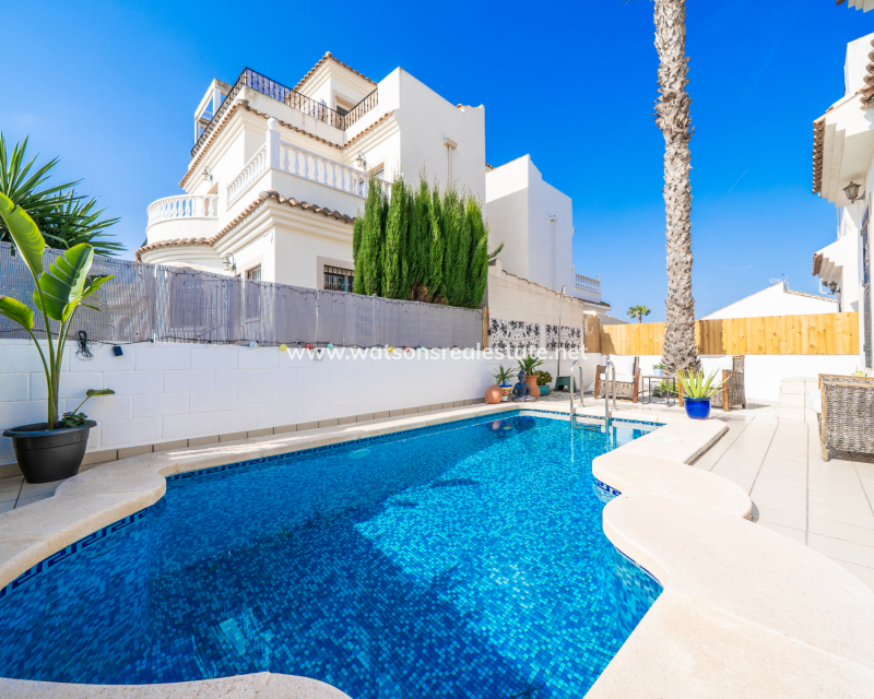 Venta - Chalet Independiente - Urb. La Marina