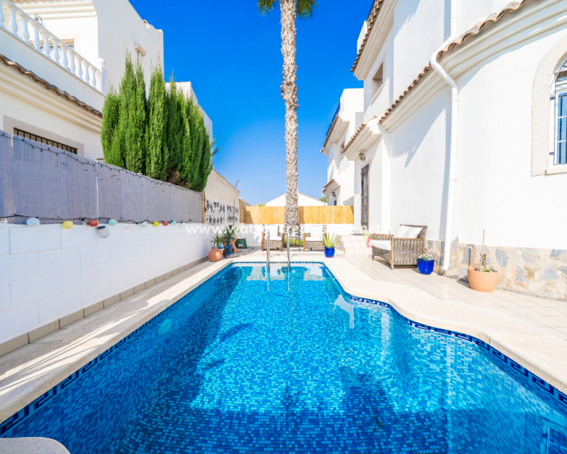 Venta - Chalet Independiente - Urb. La Marina