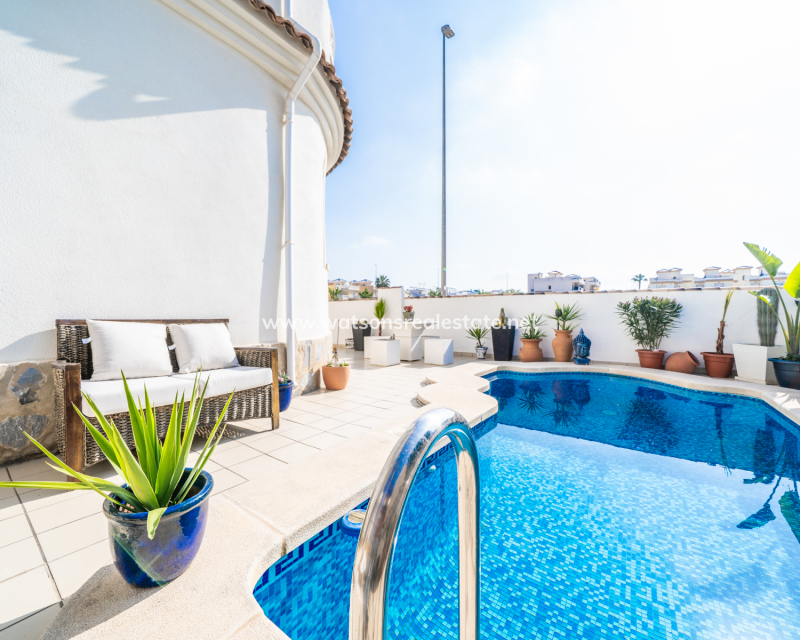 Venta - Chalet Independiente - Urb. La Marina