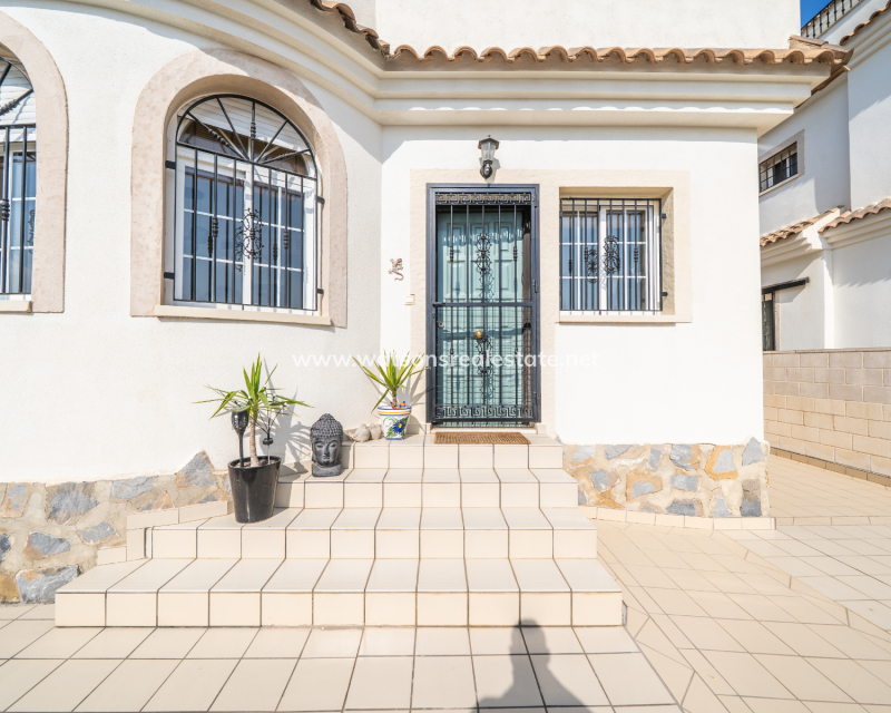 Venta - Chalet Independiente - Urb. La Marina