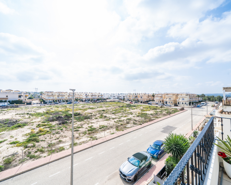 Venta - Chalet Independiente - Urb. La Marina