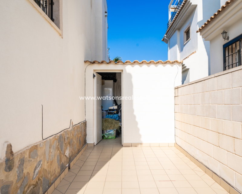Venta - Chalet Independiente - Urb. La Marina
