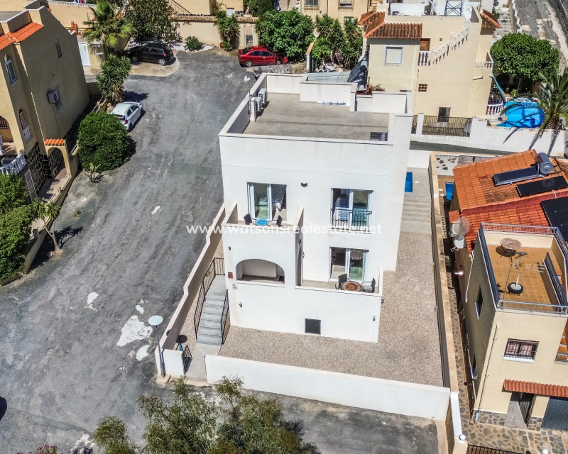 Venta - Chalet Independiente - Urb. La Marina
