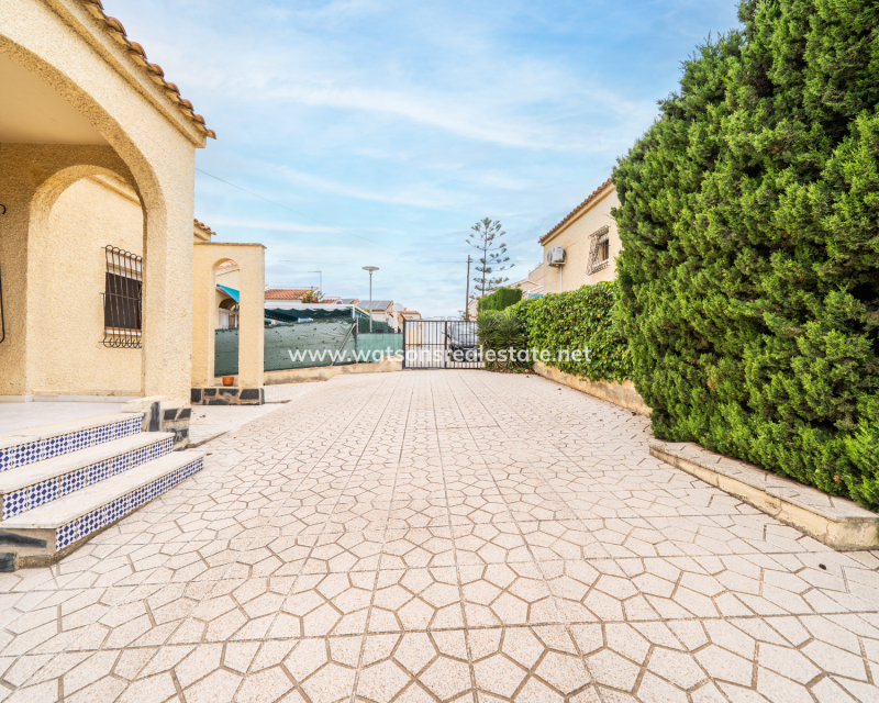 Venta - Chalet Independiente - Urb. La Marina