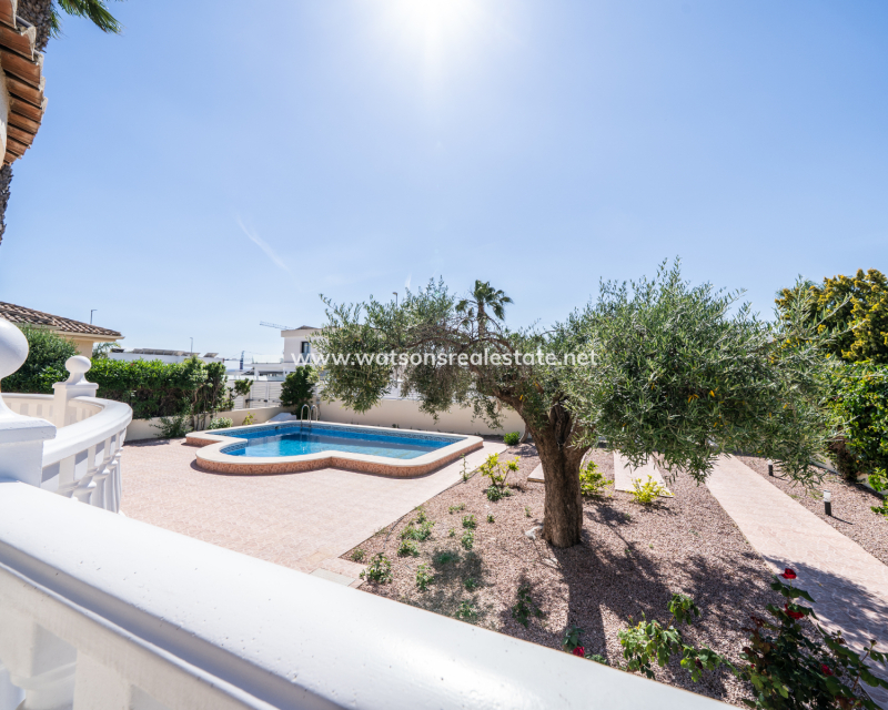 Venta - Chalet Independiente - Urb. La Marina