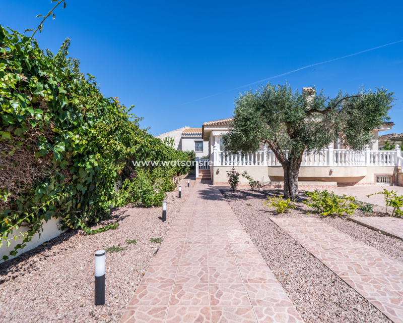 Venta - Chalet Independiente - Urb. La Marina