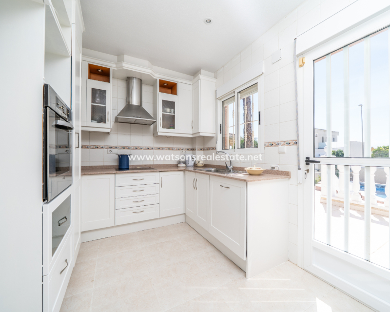 Venta - Chalet Independiente - Urb. La Marina
