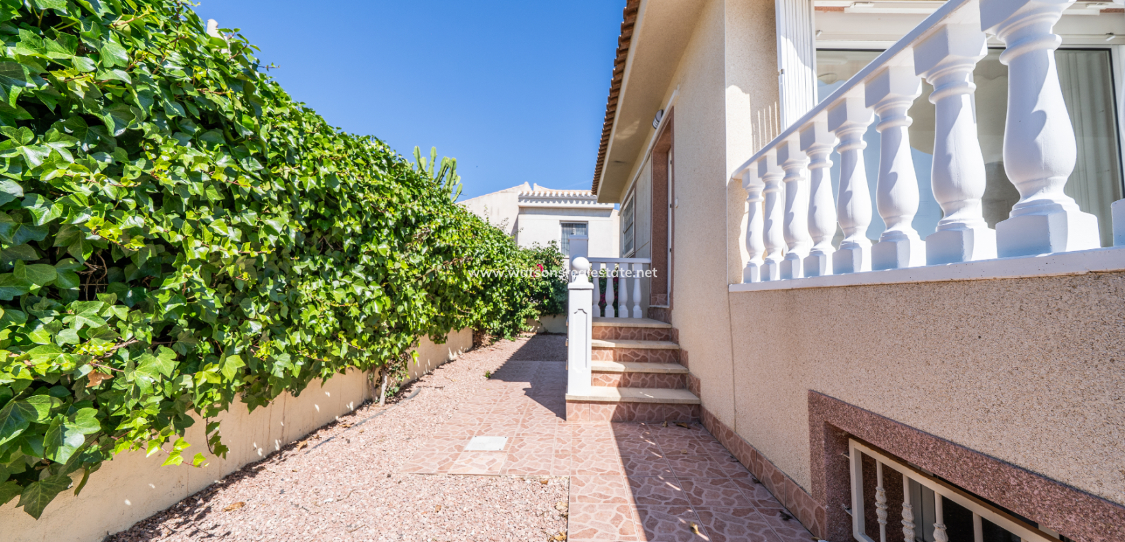 Venta - Chalet Independiente - Urb. La Marina