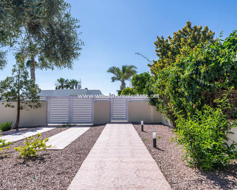 Venta - Chalet Independiente - Urb. La Marina