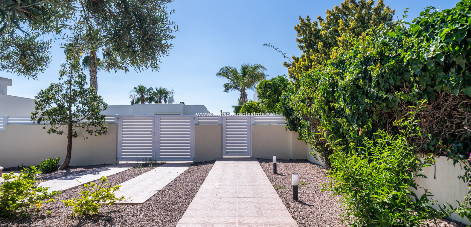 Venta - Chalet Independiente - Urb. La Marina