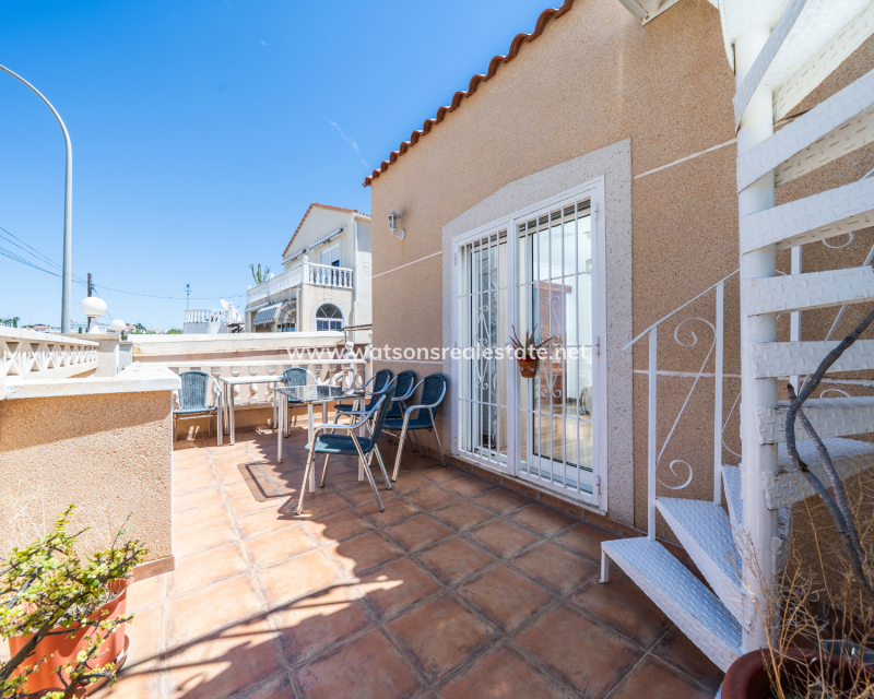 Venta - Chalet Independiente - Urb. La Marina